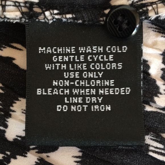 East 5th Sleeveless Button Down Blouse - Picture 5 of 5